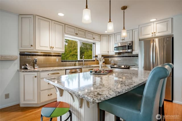 Property photo for 2820 E Crestline Drive, Bellingham photo 5