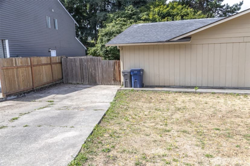 Property photo for 2401 Sw 318th Street, Federal Way photo 3