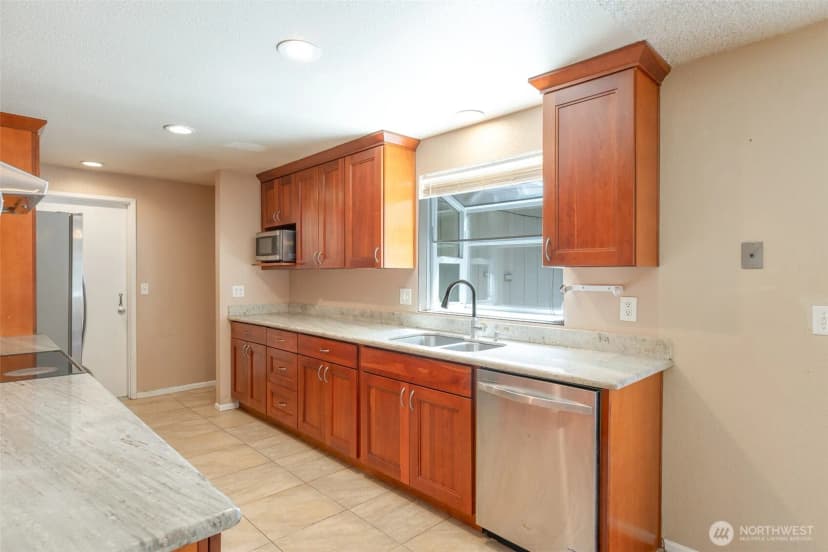 Property photo for 2401 Sw 318th Street, Federal Way photo 6