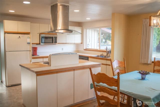 Property photo for 5101 S 163rd Place, Tukwila photo 3