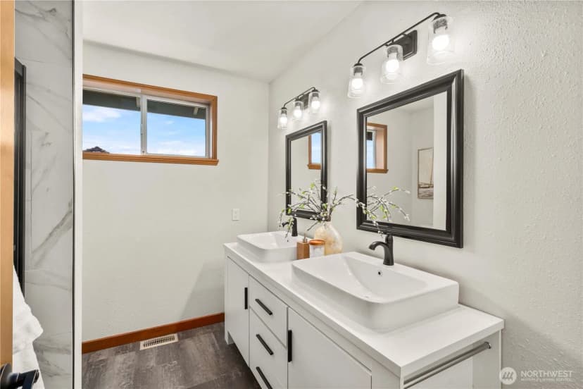 Property photo for 5208 Ridge Drive Ne, Tacoma photo 27