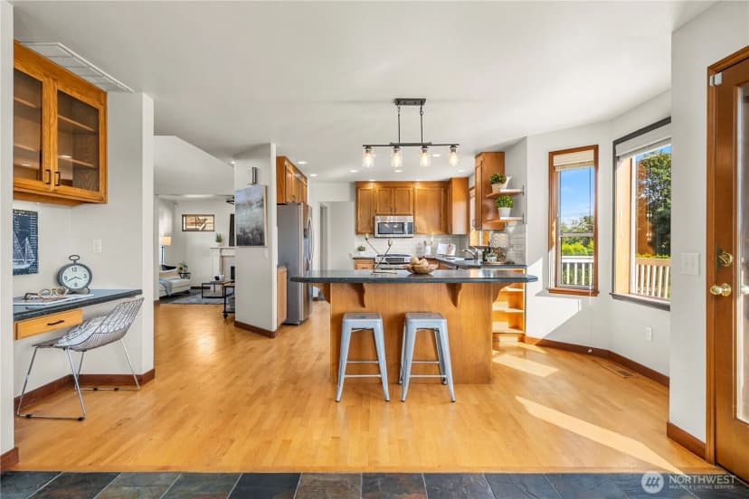 Property photo for 5208 Ridge Drive Ne, Tacoma photo 12
