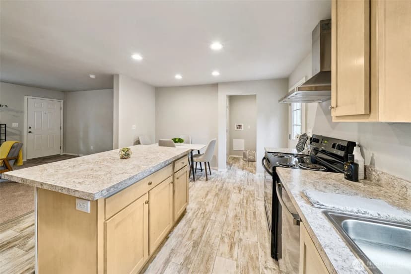 Property photo for 8107 Mazama Court Sw, Olympia photo 9