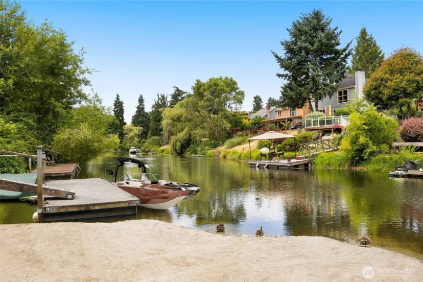 Property photo for 11216 E Riverside Drive, Bothell photo 32