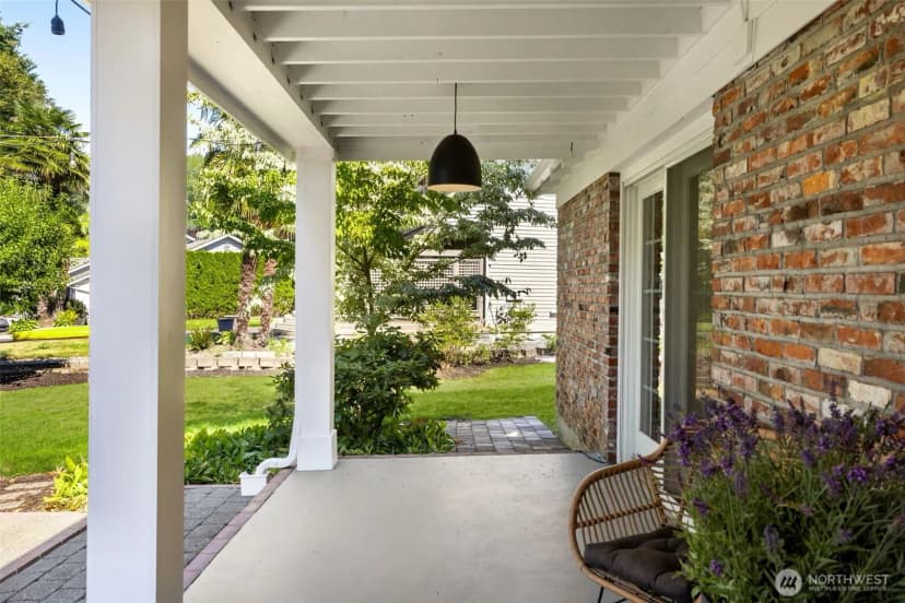 Property photo for 11216 E Riverside Drive, Bothell photo 12