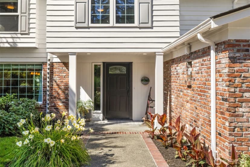 Property photo for 11216 E Riverside Drive, Bothell photo 3