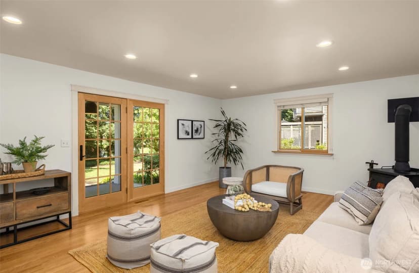 Property photo for 11216 E Riverside Drive, Bothell photo 10