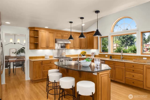 Property photo for 11216 E Riverside Drive, Bothell photo 5
