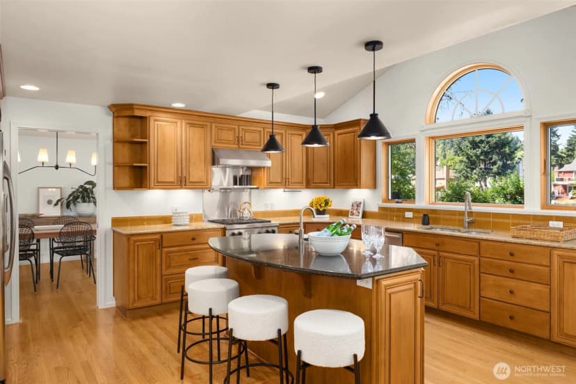 Property photo for 11216 E Riverside Drive, Bothell photo 5
