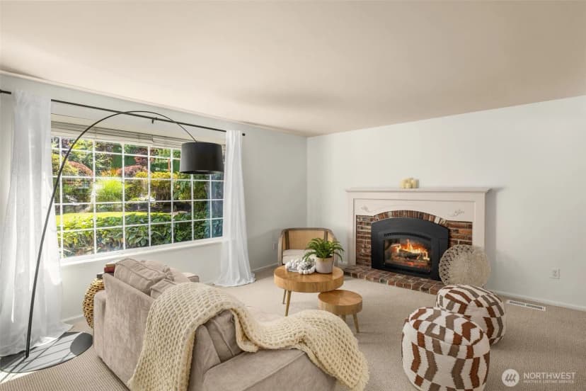 Property photo for 11216 E Riverside Drive, Bothell photo 9