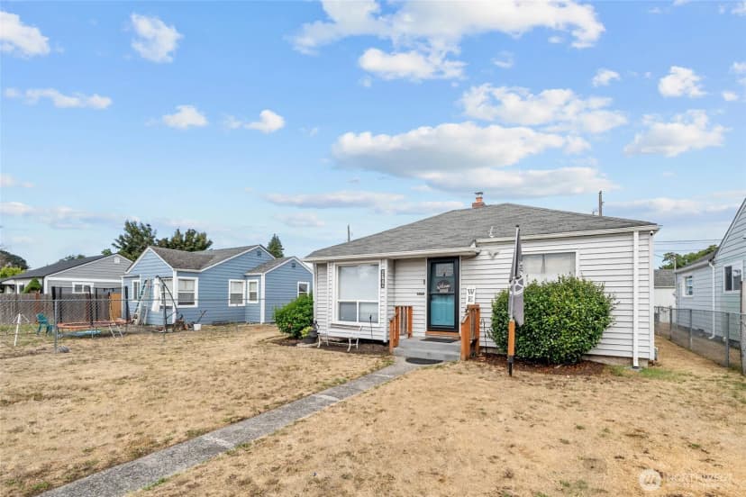 Property photo for 4709 S American Lake Boulevard, Tacoma photo 3