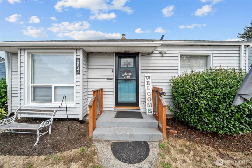 Property photo for 4709 S American Lake Boulevard, Tacoma photo 8