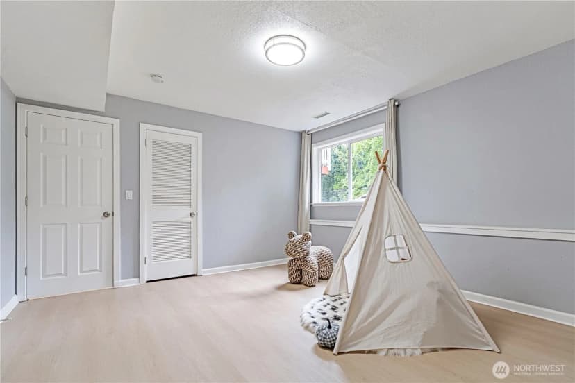 Property photo for 12619 Ne 134th Pl, Kirkland photo 31
