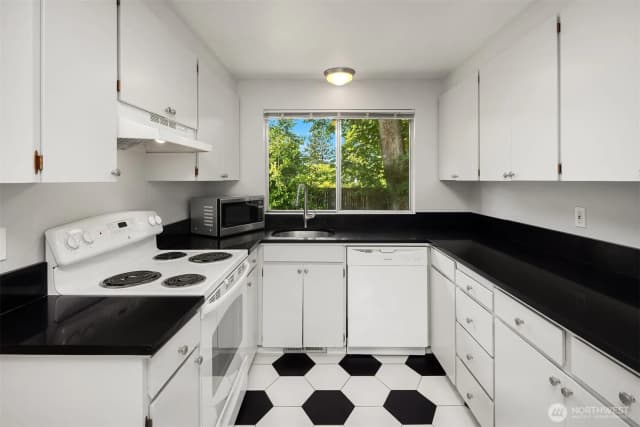 Property photo for 7825 115th Avenue Se, Newcastle photo 2