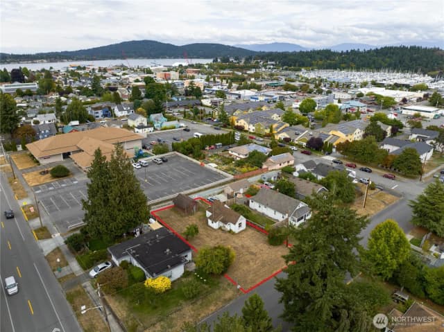 Property photo for 1214 14th Street, Anacortes photo 2