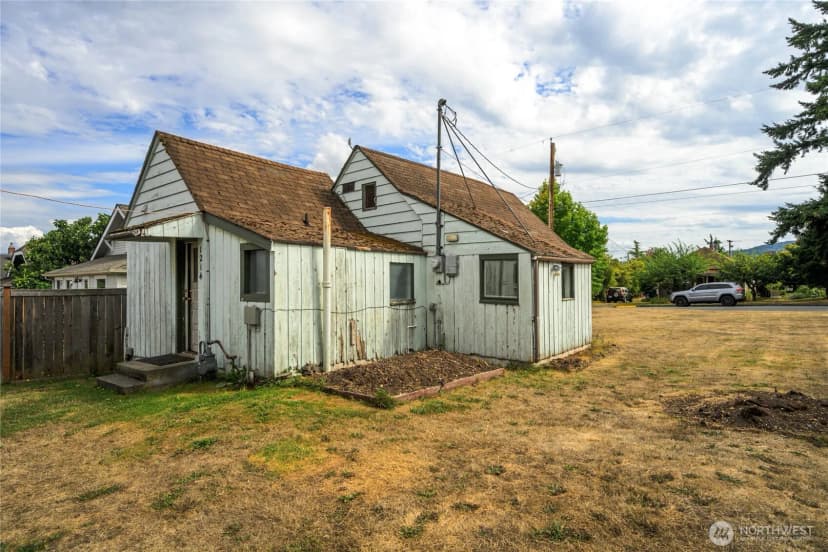 Property photo for 1214 14th Street, Anacortes photo 16