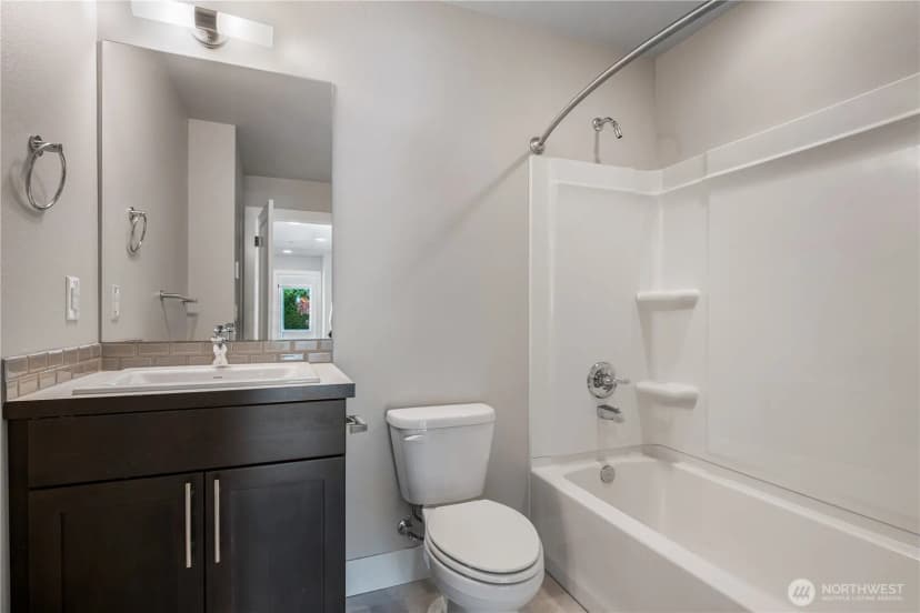 Property photo for 18440 10th Avenue Ne, Shoreline photo 19