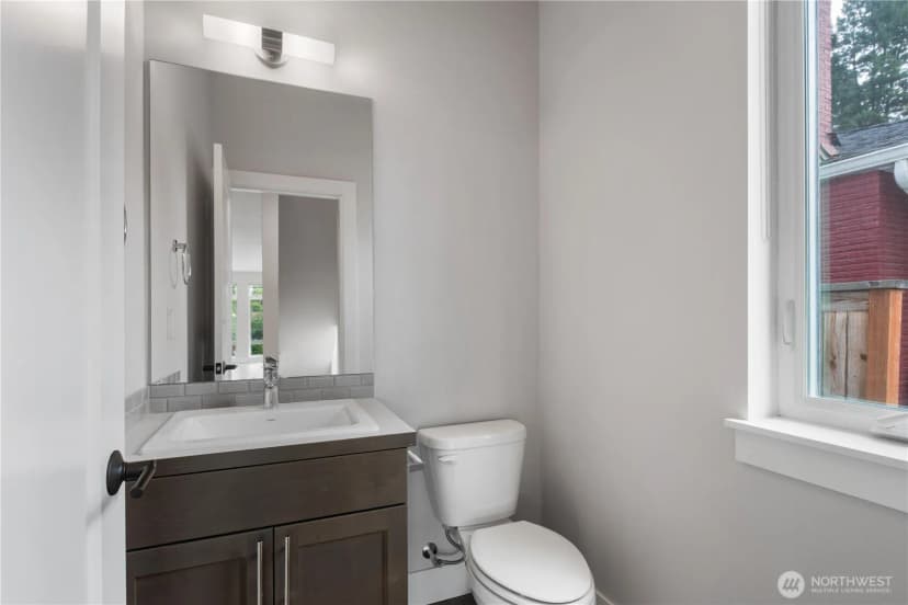 Property photo for 18440 10th Avenue Ne, Shoreline photo 22