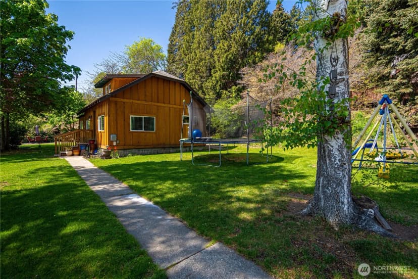 Property photo for 2474 Larsen Ln, Entiat