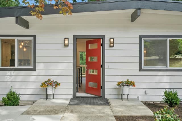 Property photo for 410 Mt. Jupiter Drive Sw, Issaquah photo 3