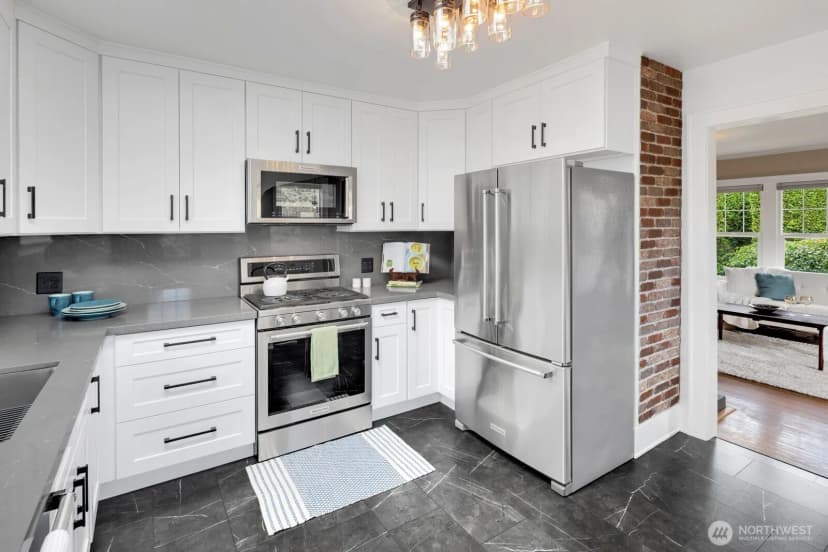 Property photo for 527 N 101st Street, Seattle photo 10