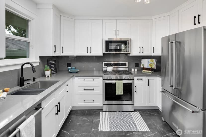 Property photo for 527 N 101st Street, Seattle photo 13
