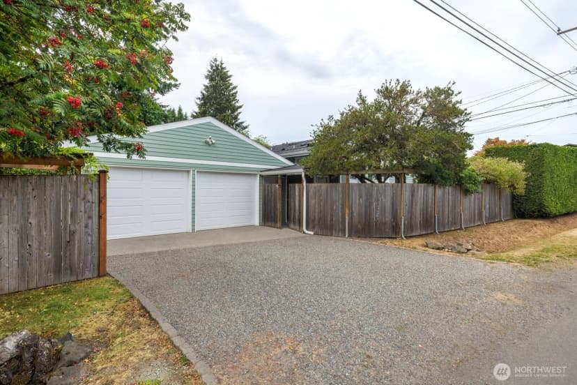 Property photo for 527 N 101st Street, Seattle photo 4