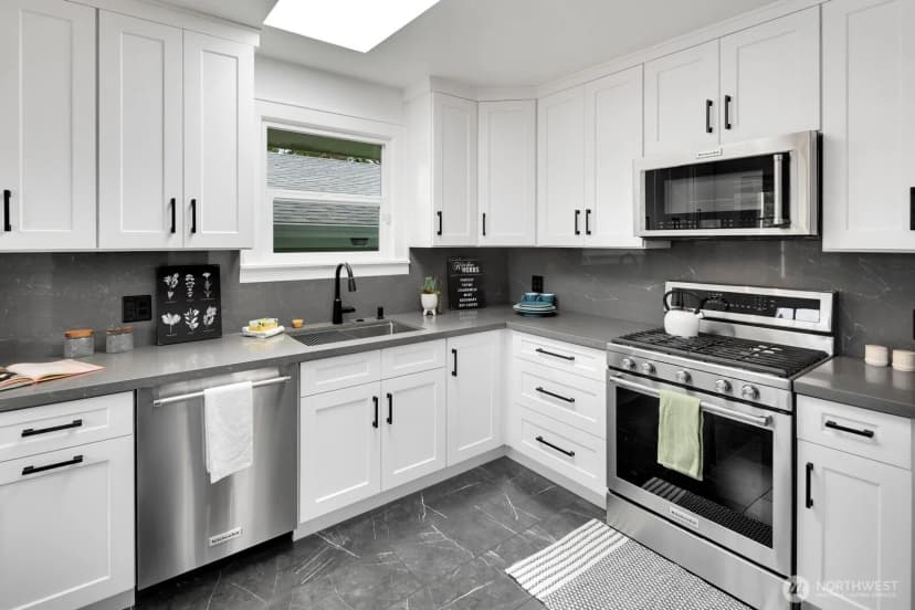 Property photo for 527 N 101st Street, Seattle photo 12