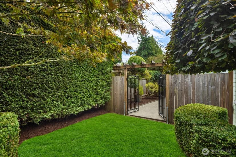 Property photo for 527 N 101st Street, Seattle photo 24