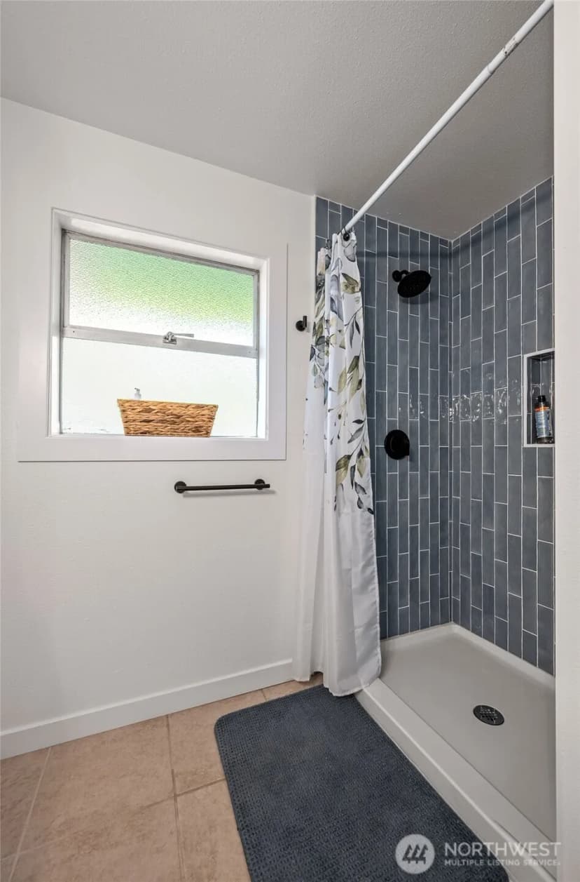Property photo for 1305 Lake View Avenue, Snohomish photo 17