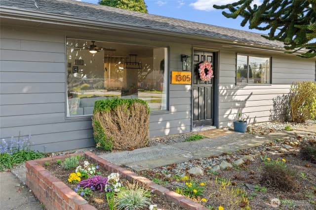 Property photo for 1305 Lake View Avenue, Snohomish photo 3
