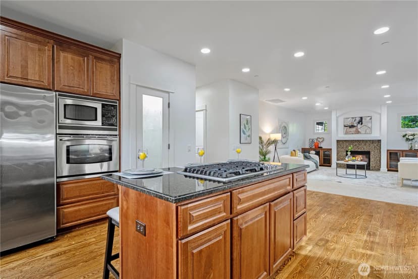 Property photo for 15607 88th Avenue Ne, Kenmore photo 11