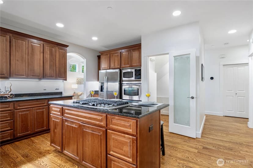 Property photo for 15607 88th Avenue Ne, Kenmore photo 10