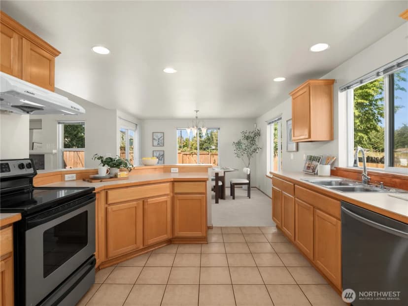 Property photo for 11602 Se 193rd Place, Kent photo 8