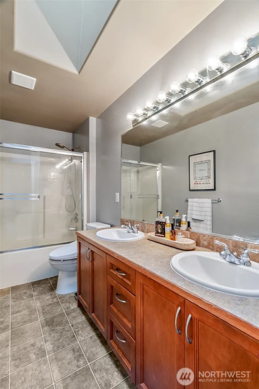 Property photo for 12925 Se 216th Place, Kent photo 28