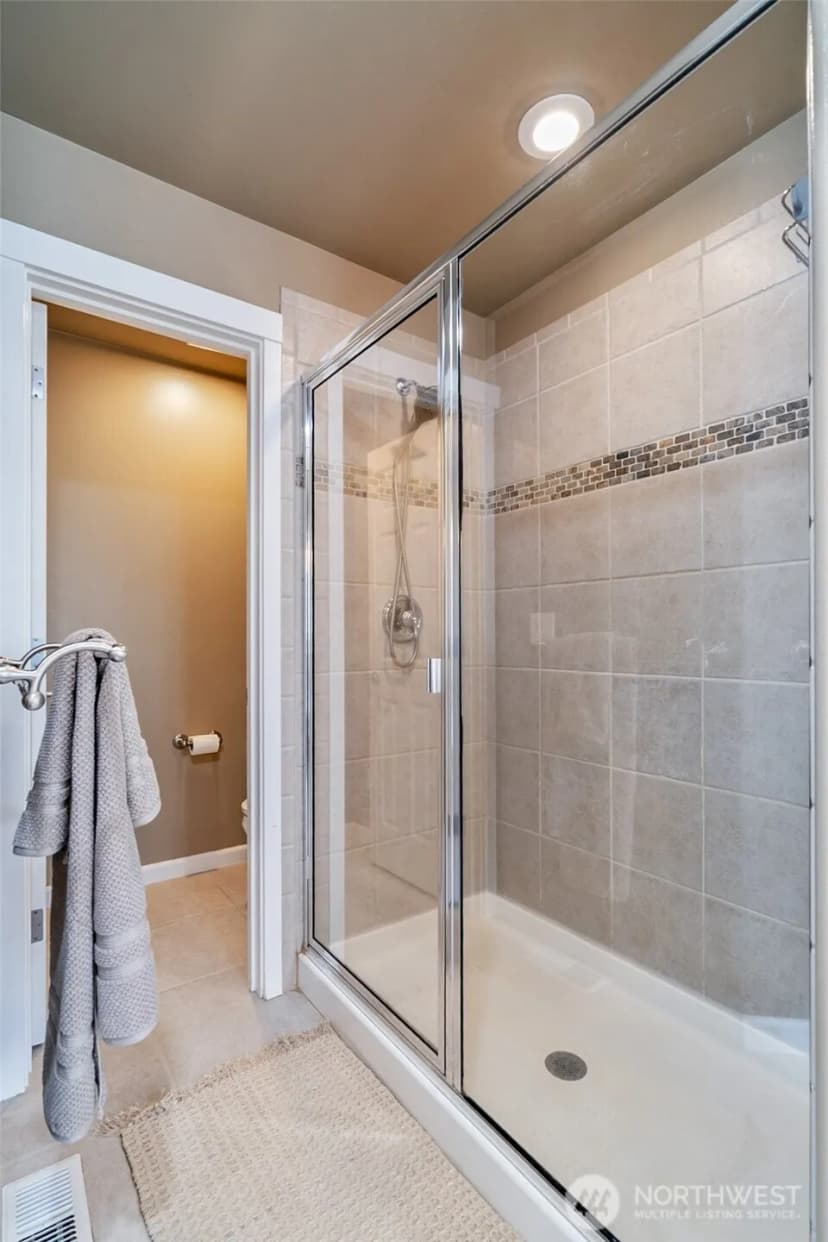 Property photo for 12925 Se 216th Place, Kent photo 24