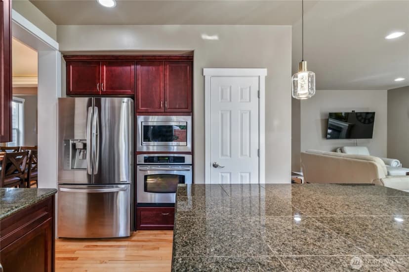 Property photo for 12925 Se 216th Place, Kent photo 12