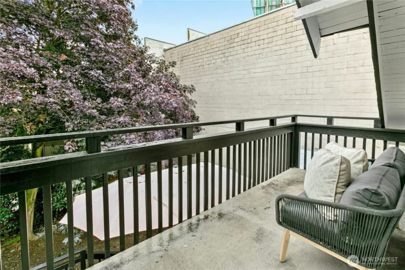 Property photo for 1009 Ne 70th Street, Seattle photo 17