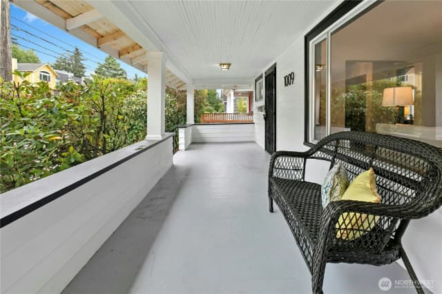 Property photo for 1009 Ne 70th Street, Seattle photo 3