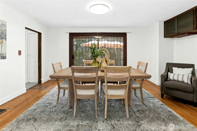 Property photo for 1009 Ne 70th Street, Seattle photo 8