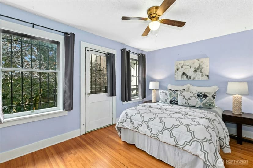 Property photo for 1009 Ne 70th Street, Seattle photo 16