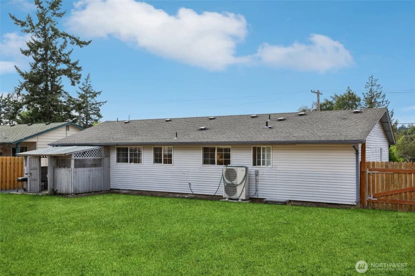 Property photo for 588 Ne Harvest Drive, Oak Harbor photo 28