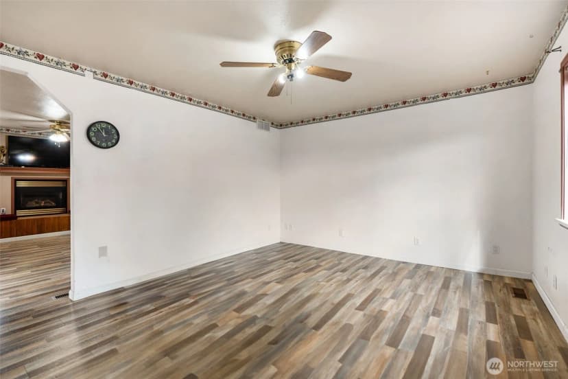 Property photo for 811 Ne 2nd Street, Winlock photo 17