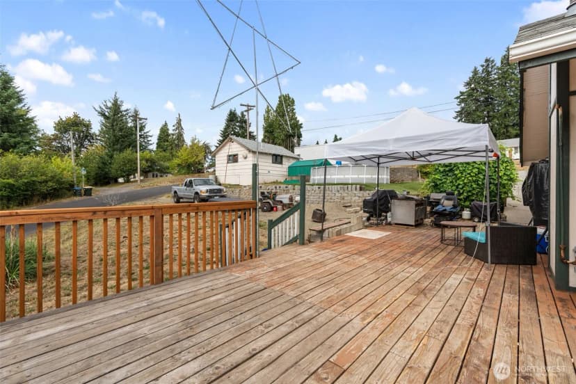 Property photo for 811 Ne 2nd Street, Winlock photo 3