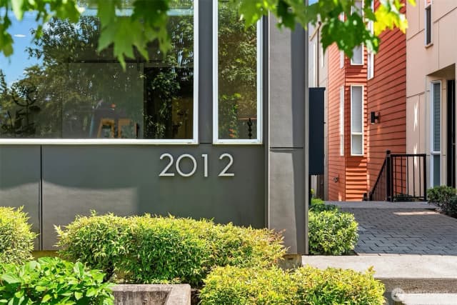 Property photo for 2012 14th Avenue S, Seattle photo 4