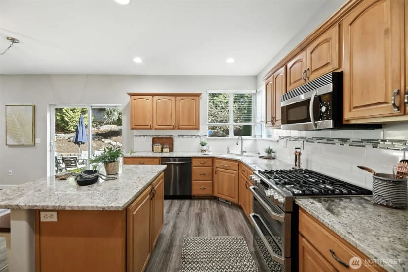 Property photo for 19609 Rainier View Road Se, Monroe photo 16