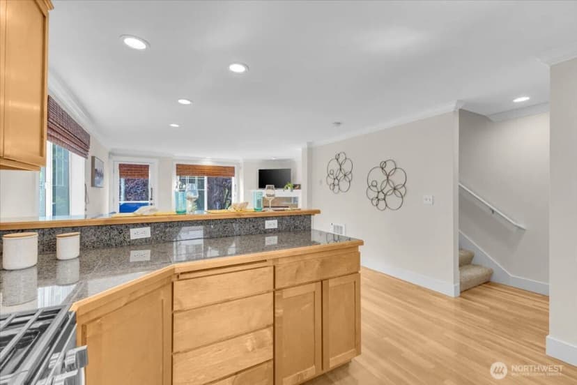 Property photo for 211 15th Avenue, Seattle photo 15
