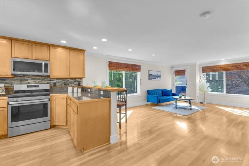 Property photo for 211 15th Avenue, Seattle photo 13