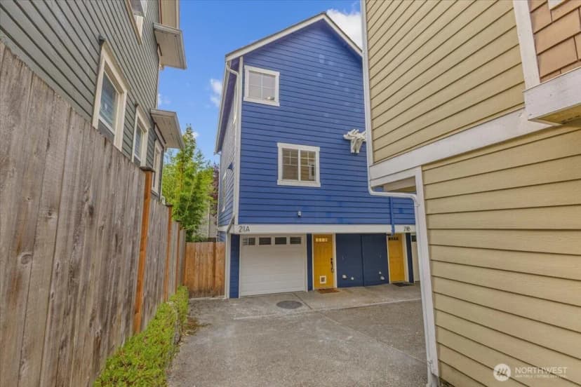 Property photo for 211 15th Avenue, Seattle photo 30