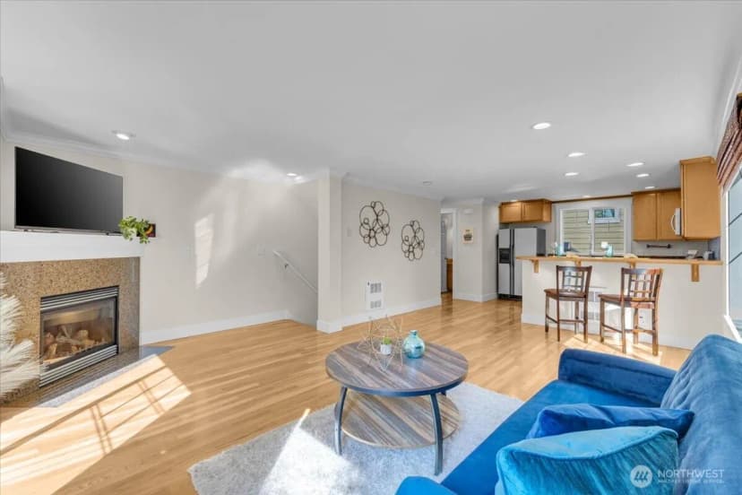 Property photo for 211 15th Avenue, Seattle photo 11